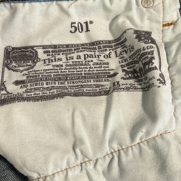 Levi brand tattered shorts - Picture 6 of 6